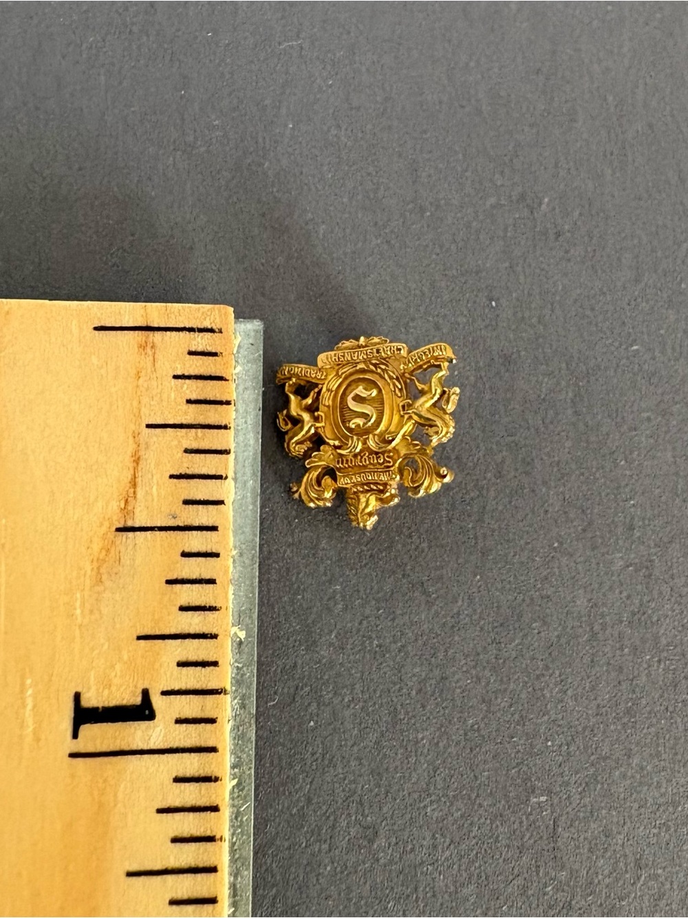 House of Seagram Gold Crest Pin 10KT Gold Filled - Picture 4 of 4